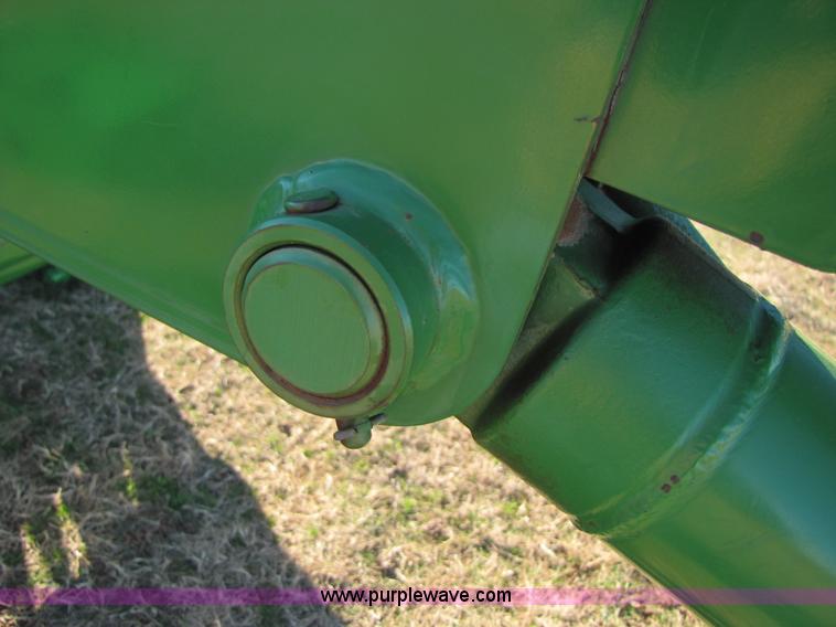 image for item B2141 John Deere 840 loader