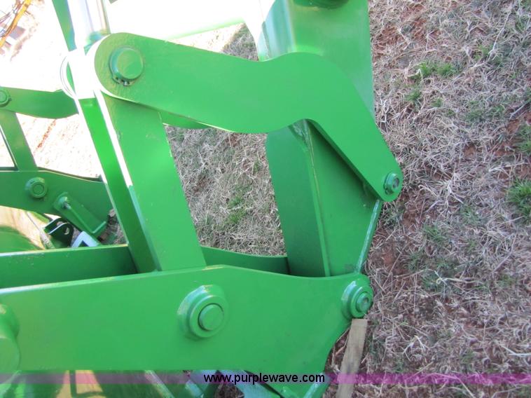 image for item B2141 John Deere 840 loader