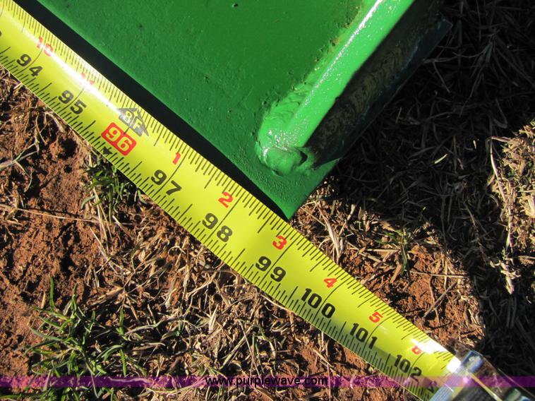 image for item B2141 John Deere 840 loader