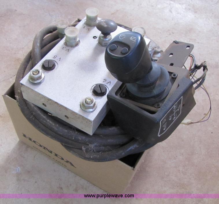 image for item B2141 John Deere 840 loader