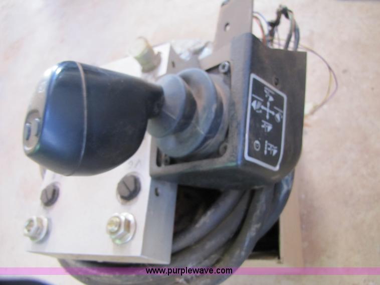 image for item B2141 John Deere 840 loader