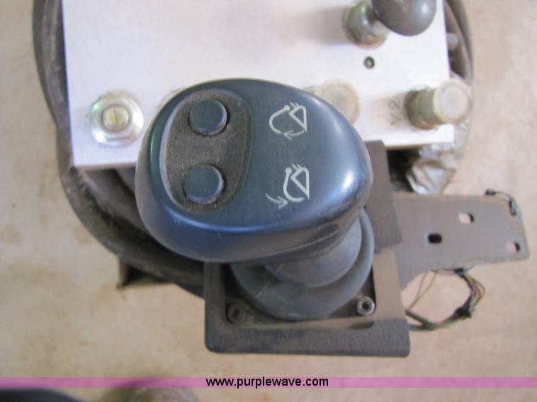 image for item B2141 John Deere 840 loader