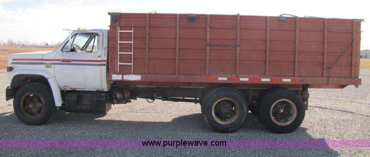 image for item B2144 1976 Chevrolet C65 grain truck
