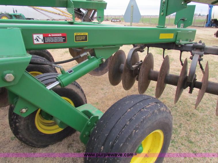 image for item B7038 John Deere 637 rock disk