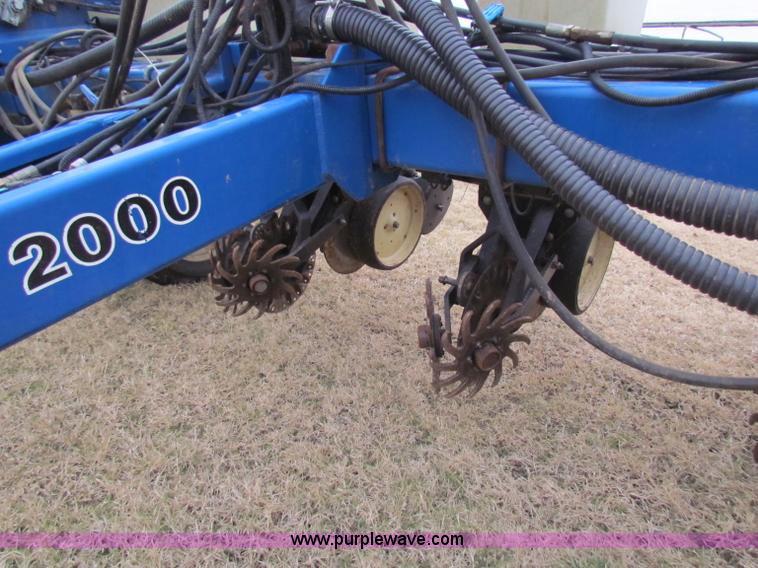 image for item B7039 Kinze 2000 eight row planter