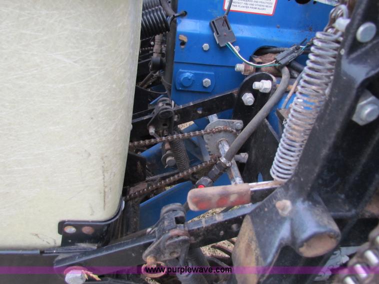 image for item B7039 Kinze 2000 eight row planter