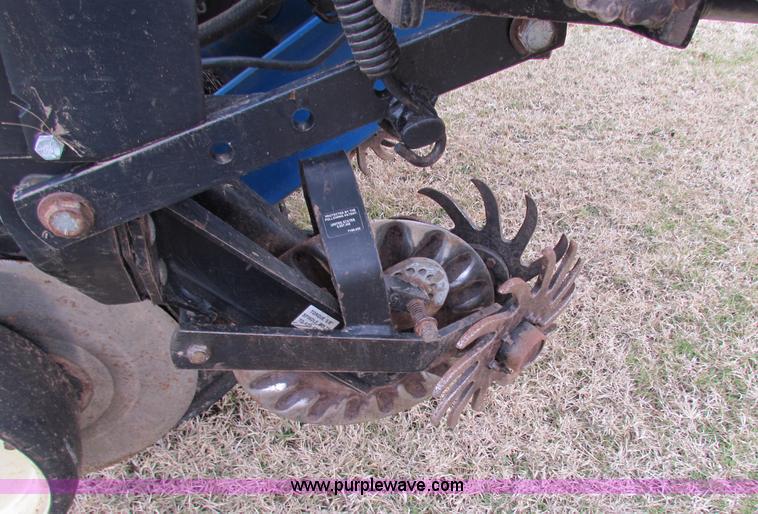 image for item B7039 Kinze 2000 eight row planter