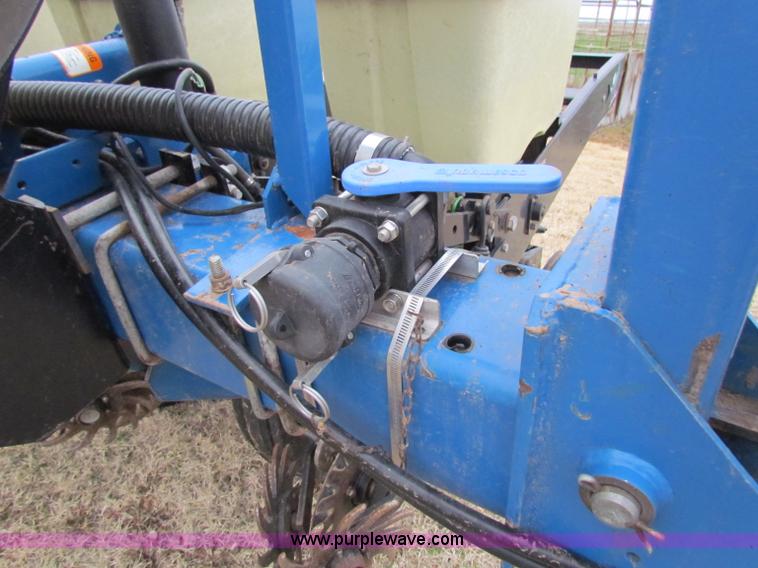image for item B7039 Kinze 2000 eight row planter