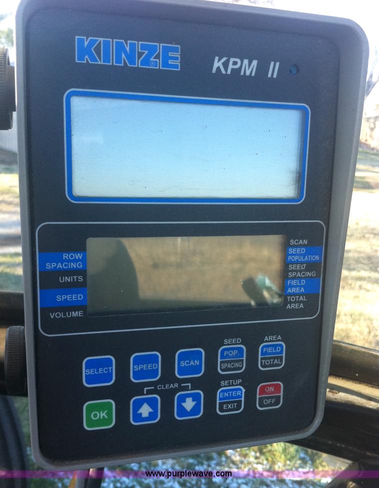 image for item B7039 Kinze 2000 eight row planter