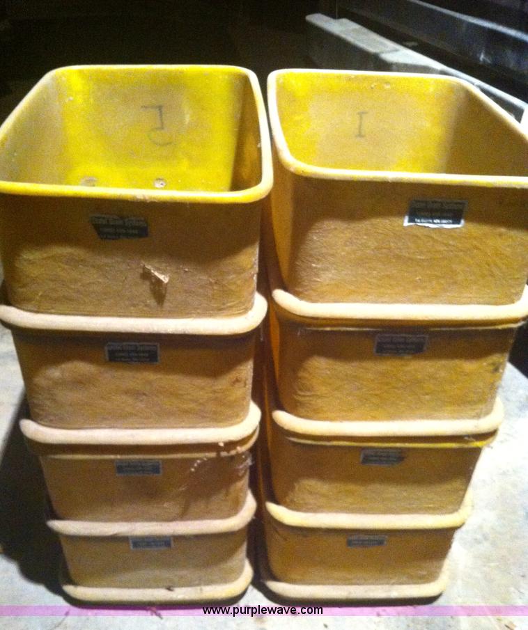 image for item B7039 Kinze 2000 eight row planter