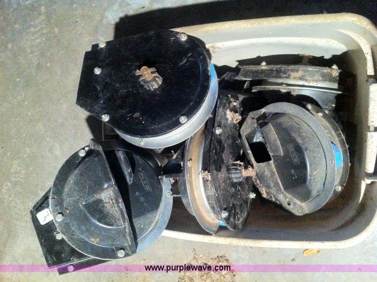 image for item B7039 Kinze 2000 eight row planter