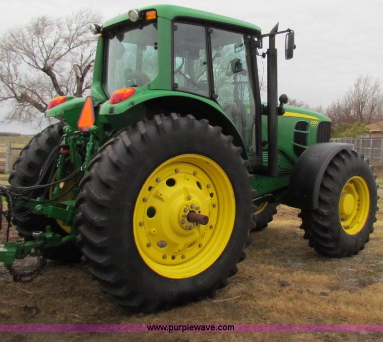 image for item B7042 2008 John Deere 7330 Premium MFWD tractor