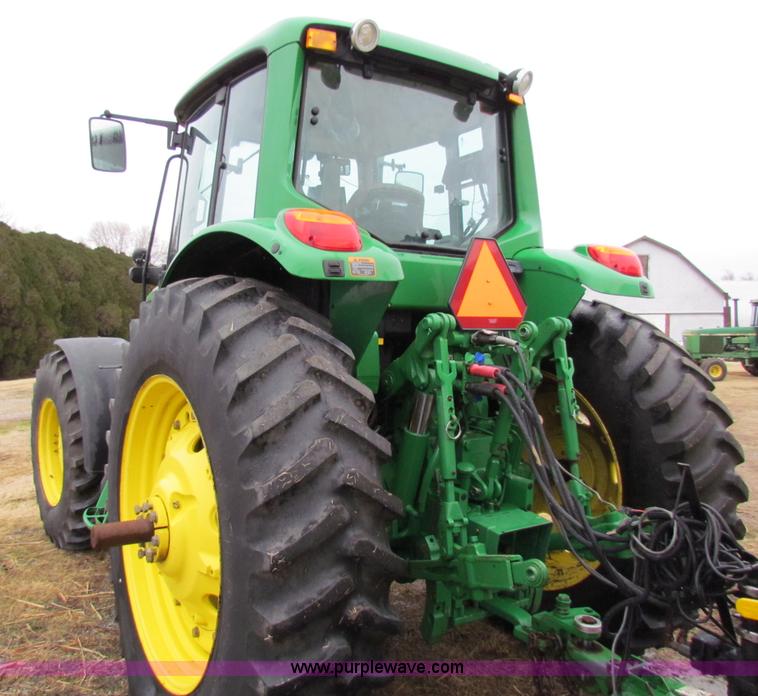 image for item B7042 2008 John Deere 7330 Premium MFWD tractor