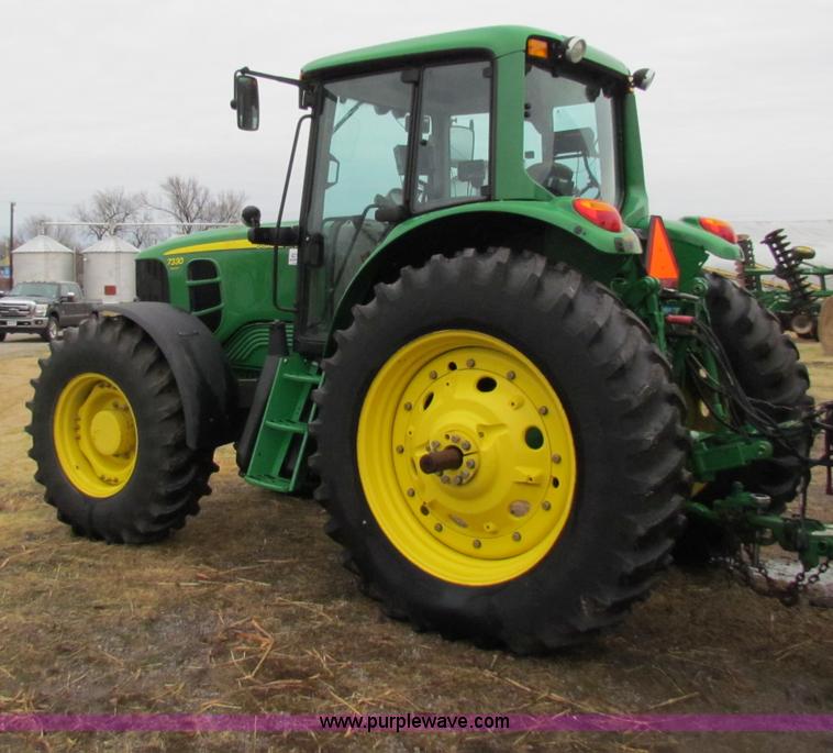 image for item B7042 2008 John Deere 7330 Premium MFWD tractor