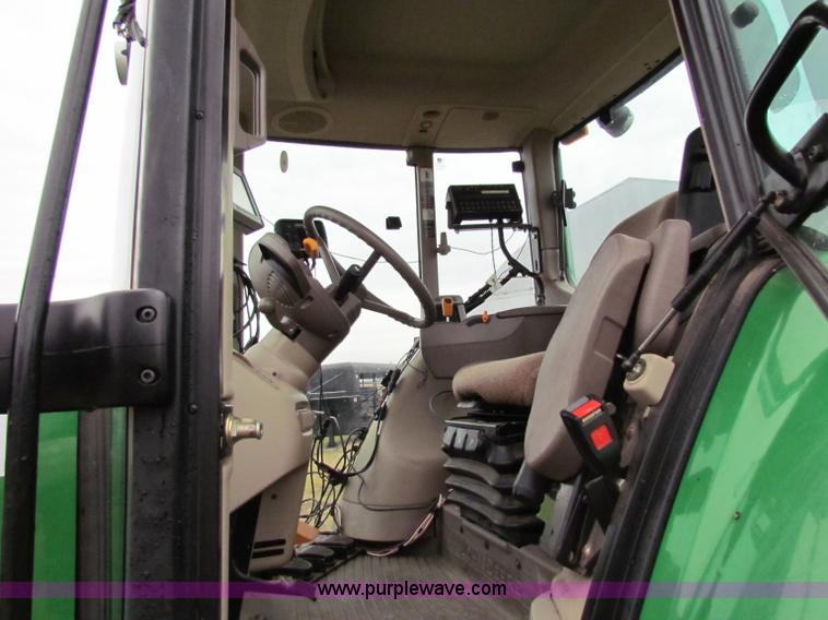 image for item B7042 2008 John Deere 7330 Premium MFWD tractor