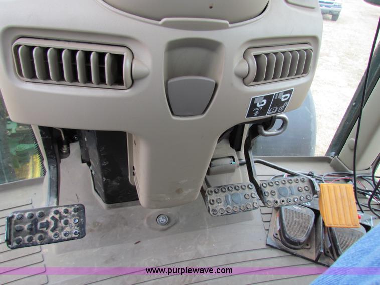 image for item B7042 2008 John Deere 7330 Premium MFWD tractor