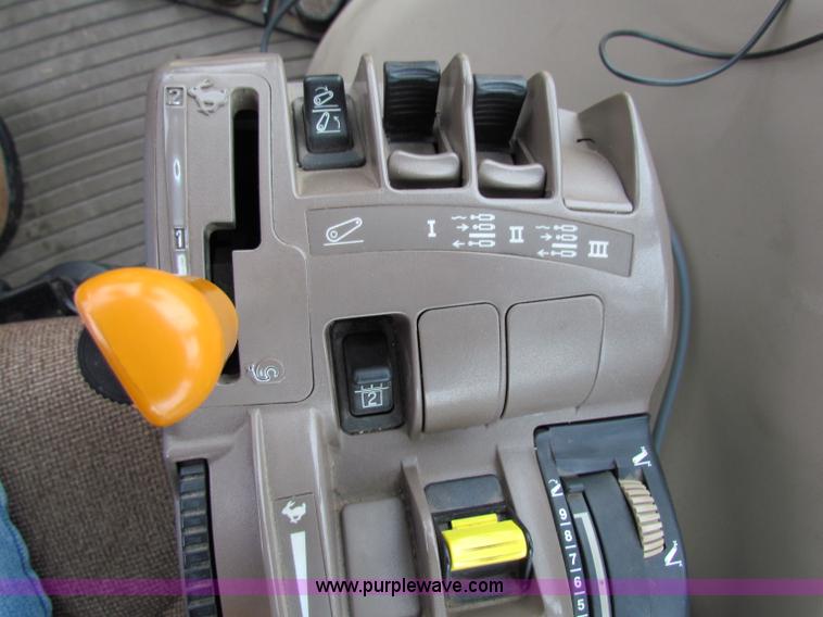 image for item B7042 2008 John Deere 7330 Premium MFWD tractor