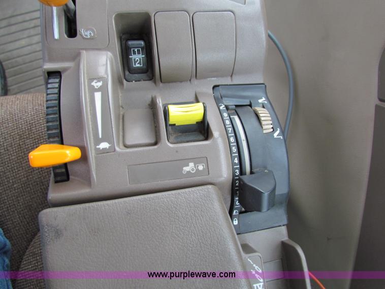 image for item B7042 2008 John Deere 7330 Premium MFWD tractor