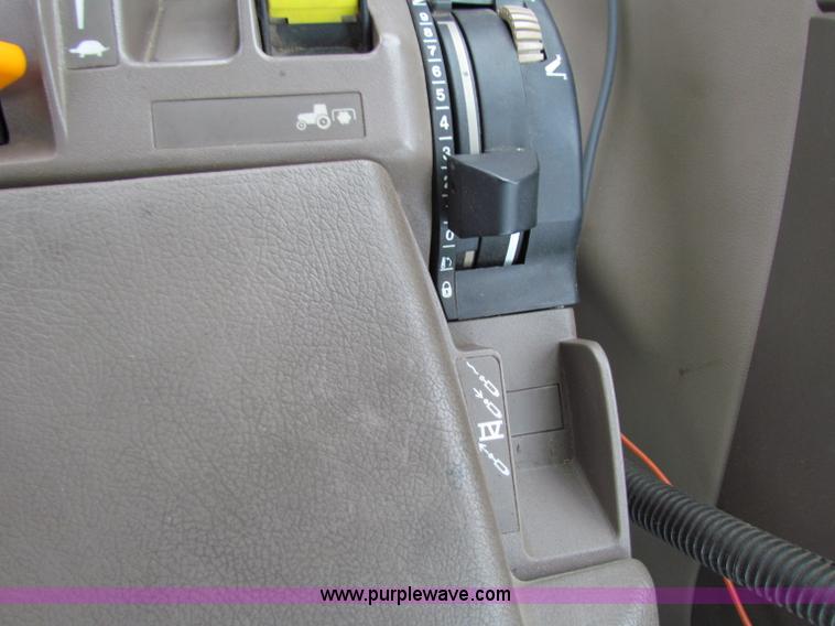 image for item B7042 2008 John Deere 7330 Premium MFWD tractor