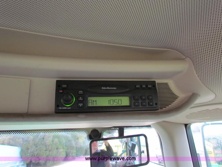 image for item B7042 2008 John Deere 7330 Premium MFWD tractor