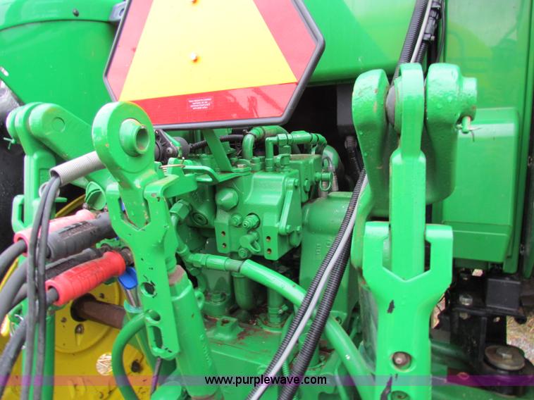image for item B7042 2008 John Deere 7330 Premium MFWD tractor