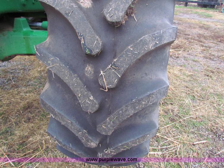 image for item B7042 2008 John Deere 7330 Premium MFWD tractor