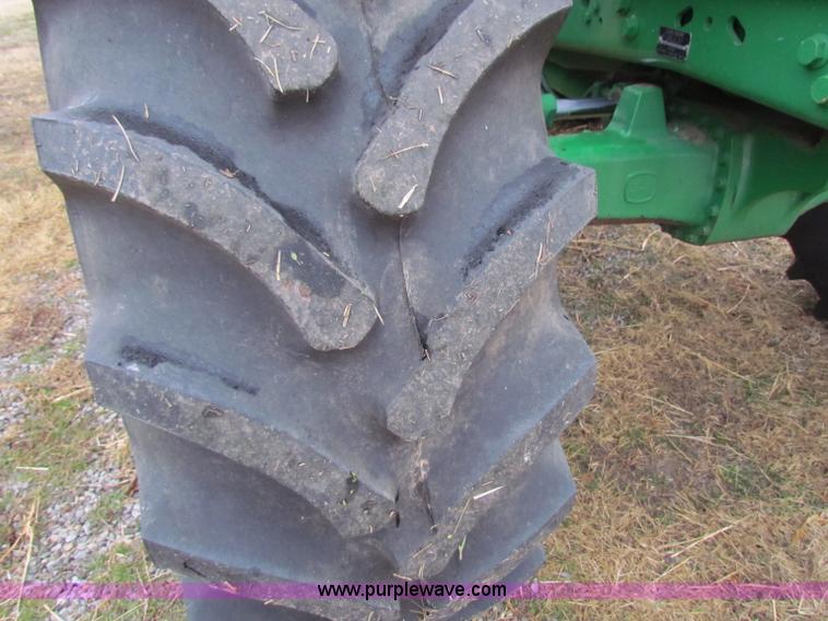 image for item B7042 2008 John Deere 7330 Premium MFWD tractor