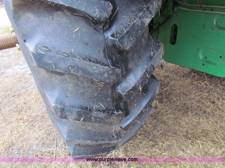 image for item B7042 2008 John Deere 7330 Premium MFWD tractor