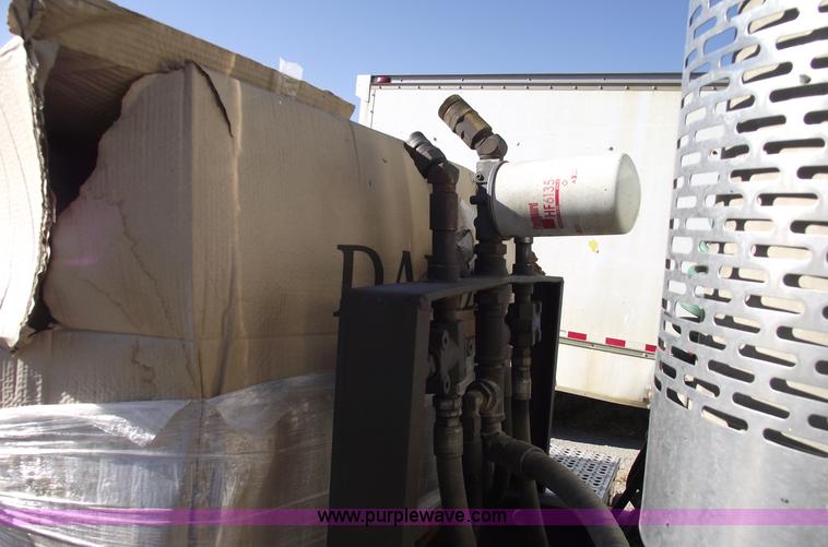 image for item C5890 2006 Freightliner FLD120 semi truck