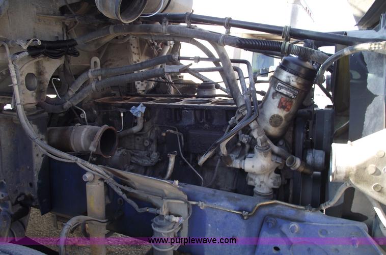 image for item C5890 2006 Freightliner FLD120 semi truck