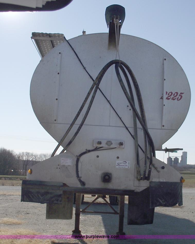 image for item C5891 1995 Ledwell 40' dry bulk trailer