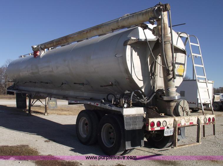 image for item C5891 1995 Ledwell 40' dry bulk trailer