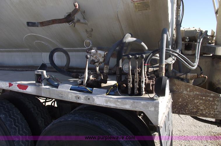 image for item C5891 1995 Ledwell 40' dry bulk trailer