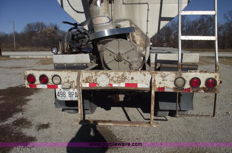 image for item C5891 1995 Ledwell 40' dry bulk trailer