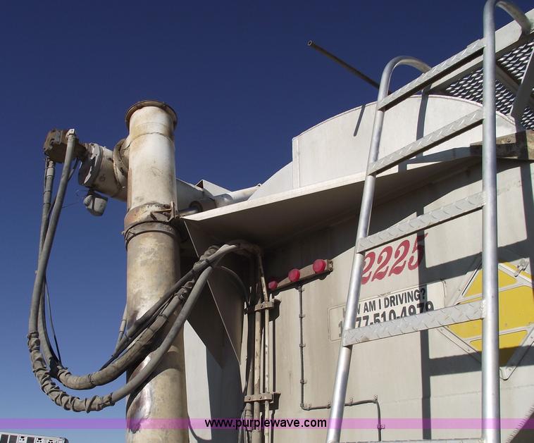 image for item C5891 1995 Ledwell 40' dry bulk trailer