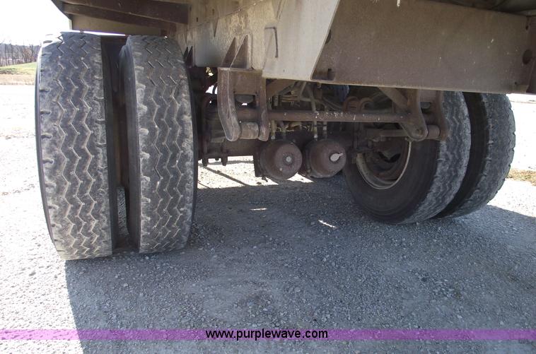 image for item C5891 1995 Ledwell 40' dry bulk trailer