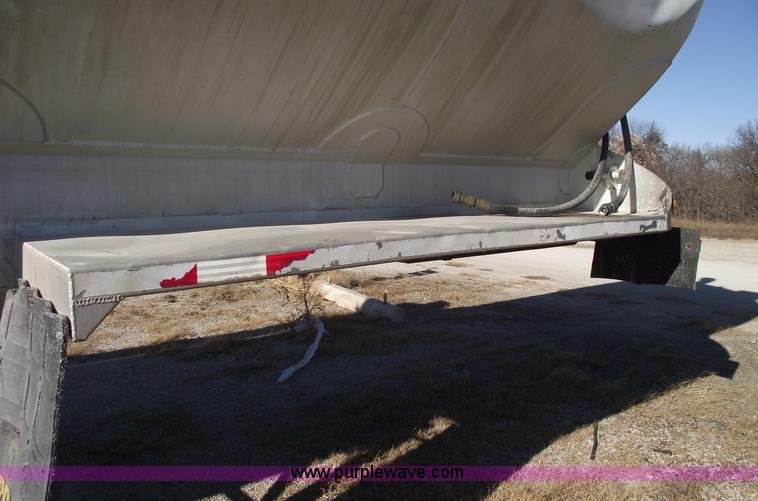 image for item C5891 1995 Ledwell 40' dry bulk trailer