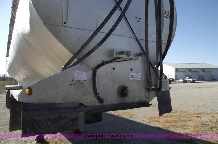 image for item C5891 1995 Ledwell 40' dry bulk trailer