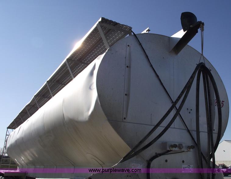 image for item C5891 1995 Ledwell 40' dry bulk trailer