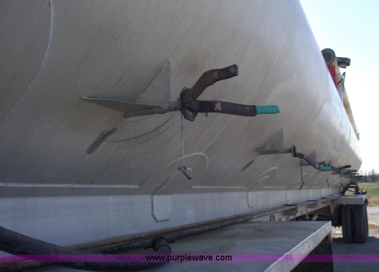 image for item C5891 1995 Ledwell 40' dry bulk trailer