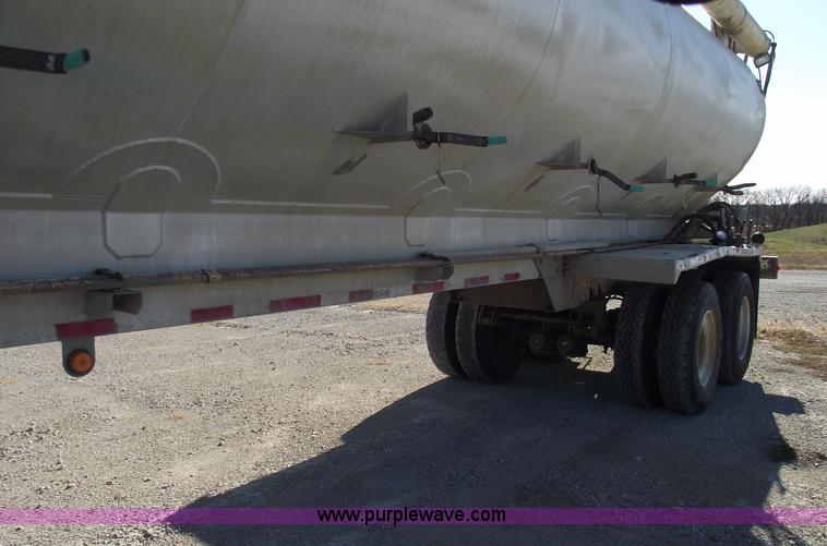 image for item C5891 1995 Ledwell 40' dry bulk trailer