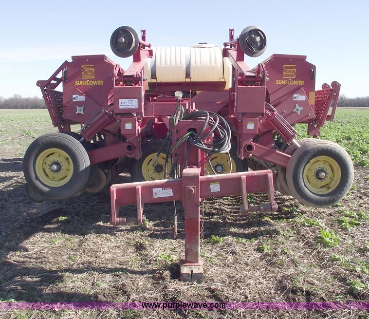 image for item C5895 2002 Sunflower 9432 30' grain drill with liquid fertilizer tank
