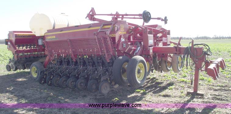 image for item C5895 2002 Sunflower 9432 30' grain drill with liquid fertilizer tank