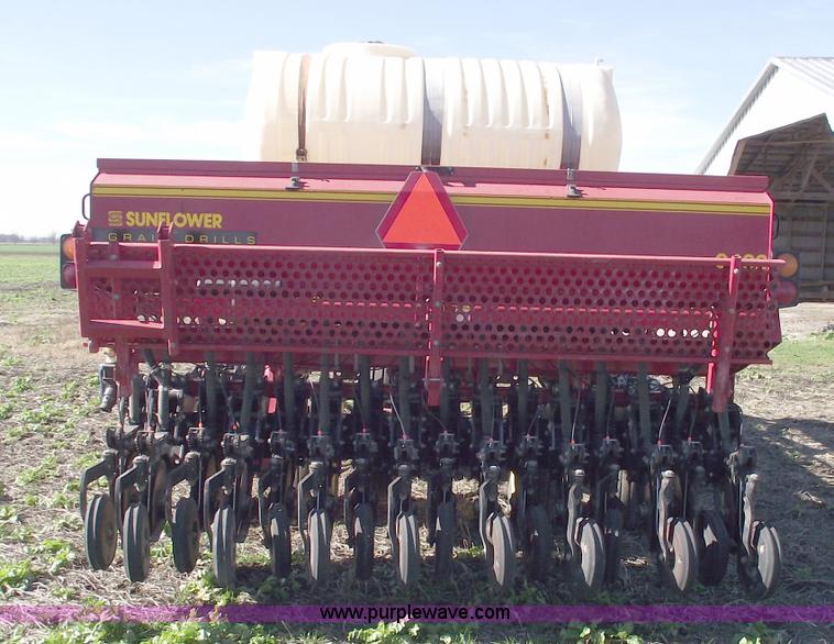 image for item C5895 2002 Sunflower 9432 30' grain drill with liquid fertilizer tank