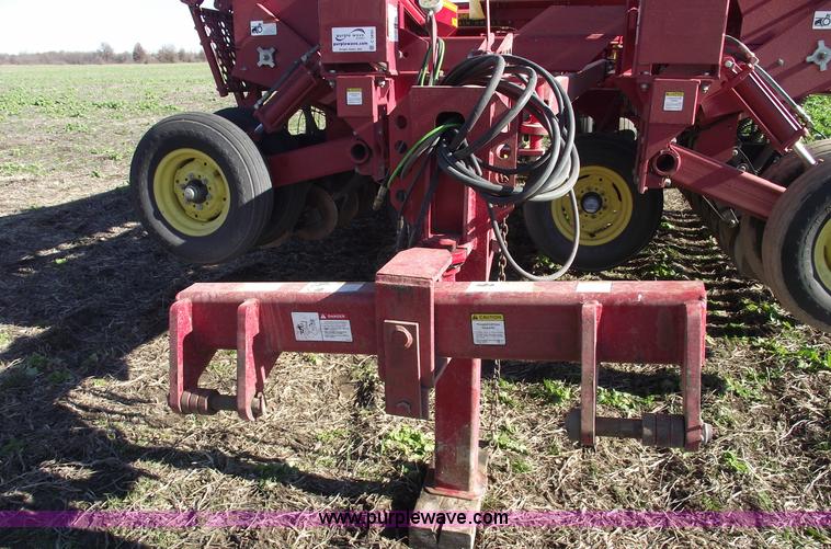 image for item C5895 2002 Sunflower 9432 30' grain drill with liquid fertilizer tank