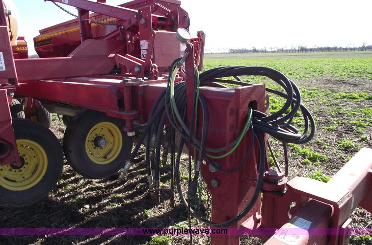 image for item C5895 2002 Sunflower 9432 30' grain drill with liquid fertilizer tank