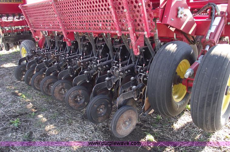 image for item C5895 2002 Sunflower 9432 30' grain drill with liquid fertilizer tank