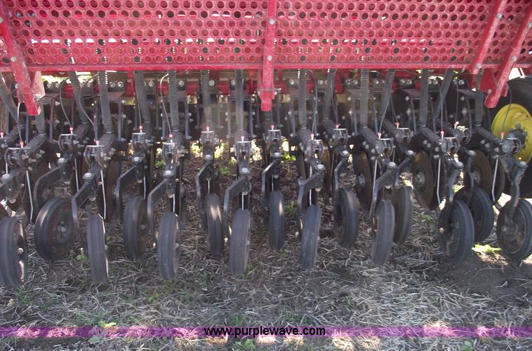 image for item C5895 2002 Sunflower 9432 30' grain drill with liquid fertilizer tank