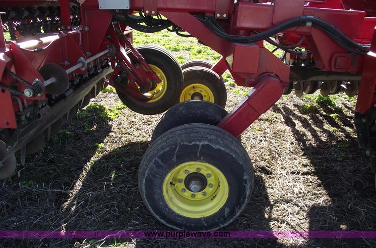 image for item C5895 2002 Sunflower 9432 30' grain drill with liquid fertilizer tank