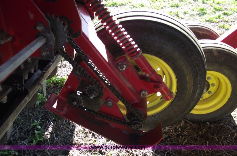 image for item C5895 2002 Sunflower 9432 30' grain drill with liquid fertilizer tank